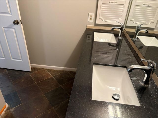 3055 SW Walnut Bend Lane 13, Houston, TX 77042