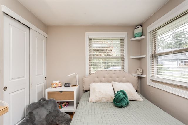 56 Harcourt Ave, Lakeville, MA 02347