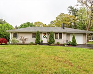 56 Harcourt Ave, Lakeville, MA 02347