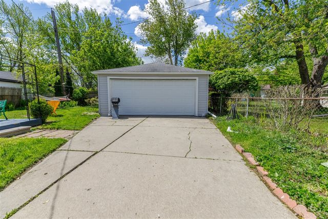 23636 Beverly Street, Saint Clair Shores, MI 48082