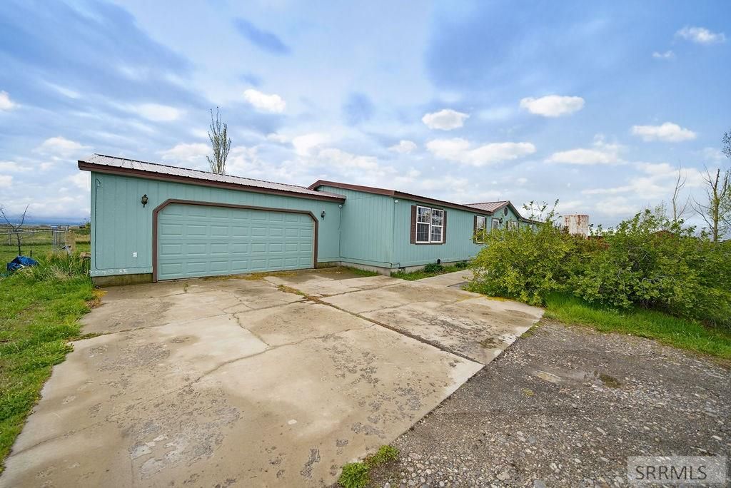 Image 2 of property listing at 4230 E 100 N, Rigby, ID 83442