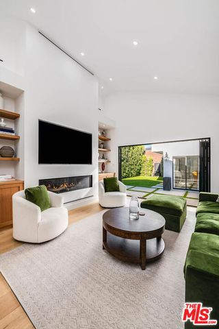 328 Westbourne Drive, West Hollywood, CA 90048
