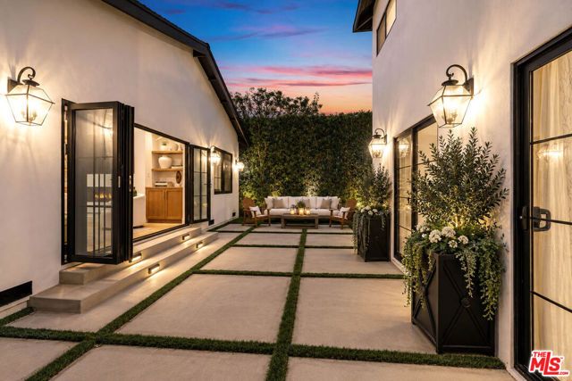 328 Westbourne Drive, West Hollywood, CA 90048