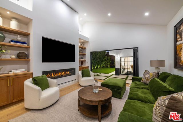 328 Westbourne Drive, West Hollywood, CA 90048