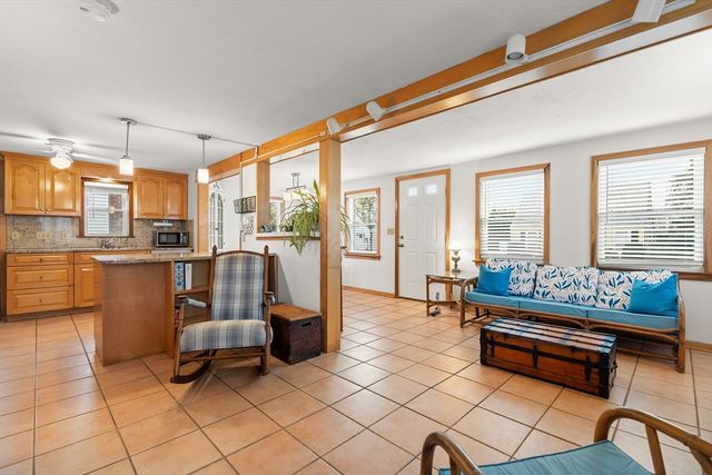 75 Pilgrim Ave, Wareham, MA 02571