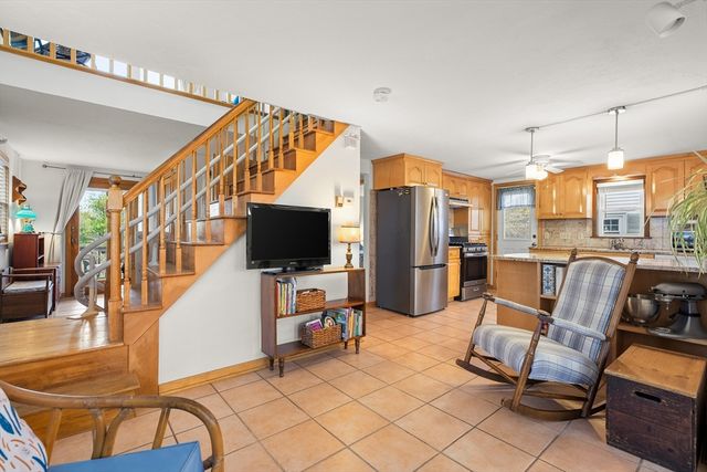 75 Pilgrim Ave, Wareham, MA 02571