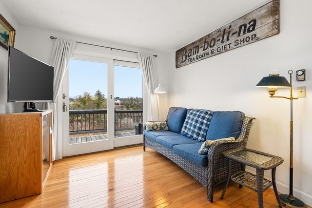 75 Pilgrim Ave, Wareham, MA 02571