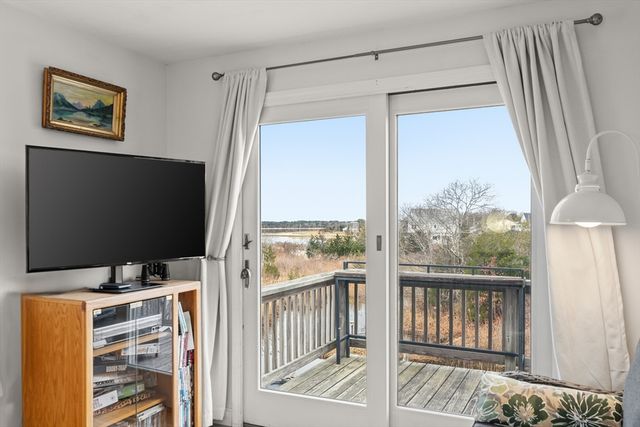 75 Pilgrim Ave, Wareham, MA 02571