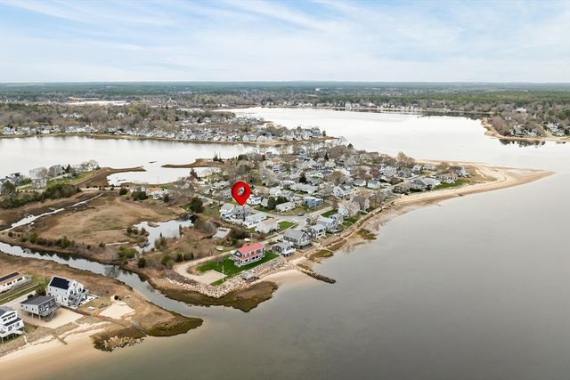 75 Pilgrim Ave, Wareham, MA 02571