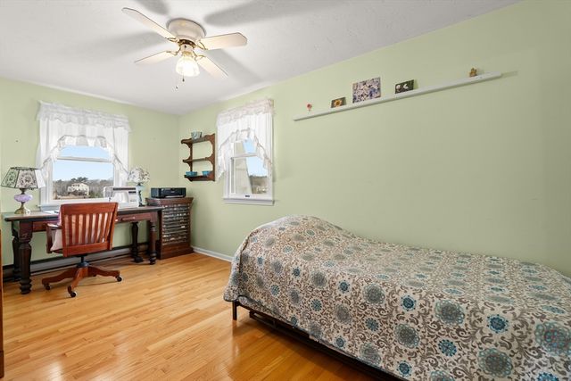 75 Pilgrim Ave, Wareham, MA 02571