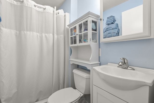 75 Pilgrim Ave, Wareham, MA 02571