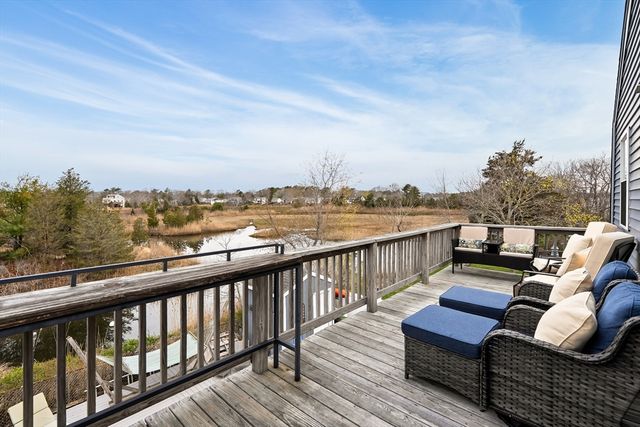 75 Pilgrim Ave, Wareham, MA 02571