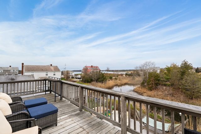 75 Pilgrim Ave, Wareham, MA 02571