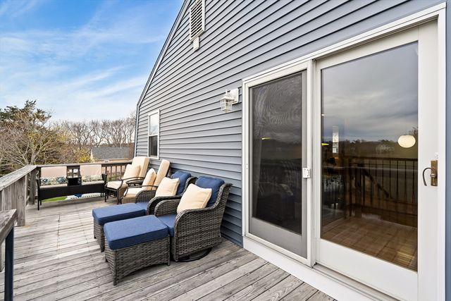 75 Pilgrim Ave, Wareham, MA 02571