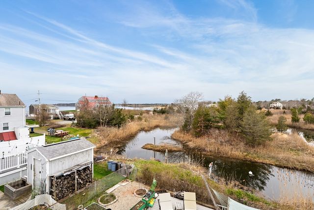 75 Pilgrim Ave, Wareham, MA 02571