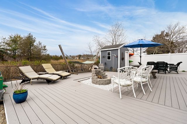 75 Pilgrim Ave, Wareham, MA 02571