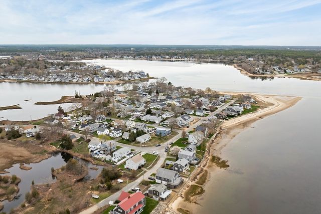 75 Pilgrim Ave, Wareham, MA 02571