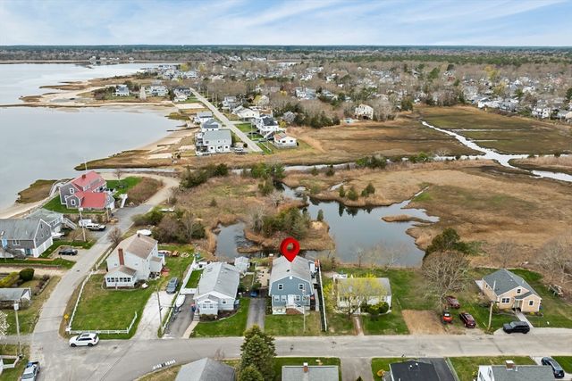 75 Pilgrim Ave, Wareham, MA 02571