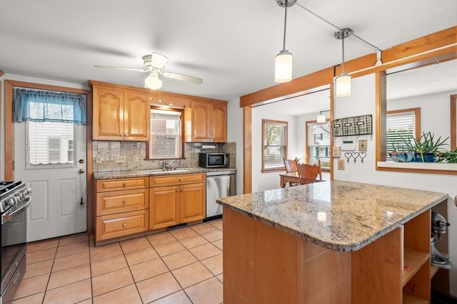 75 Pilgrim Ave, Wareham, MA 02571