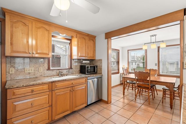 75 Pilgrim Ave, Wareham, MA 02571