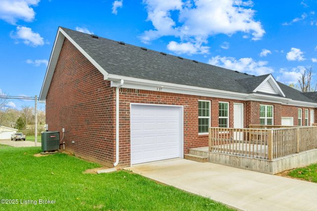 137 Meadow Park Ct, Mt Washington, KY 40047