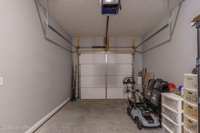 137 Meadow Park Ct, Mt Washington, KY 40047