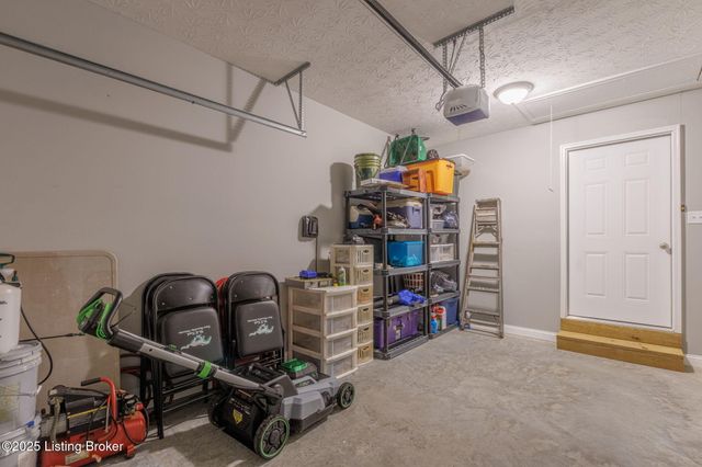 137 Meadow Park Ct, Mt Washington, KY 40047