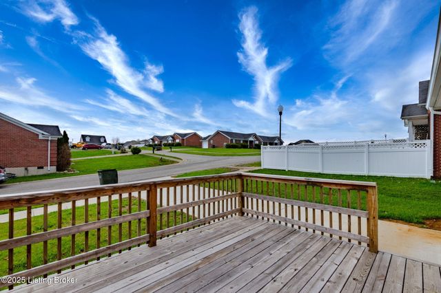 137 Meadow Park Ct, Mt Washington, KY 40047