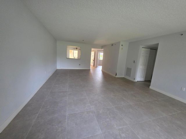 5951 REGAL GLEN Drive 104, Boynton Beach, FL 33437
