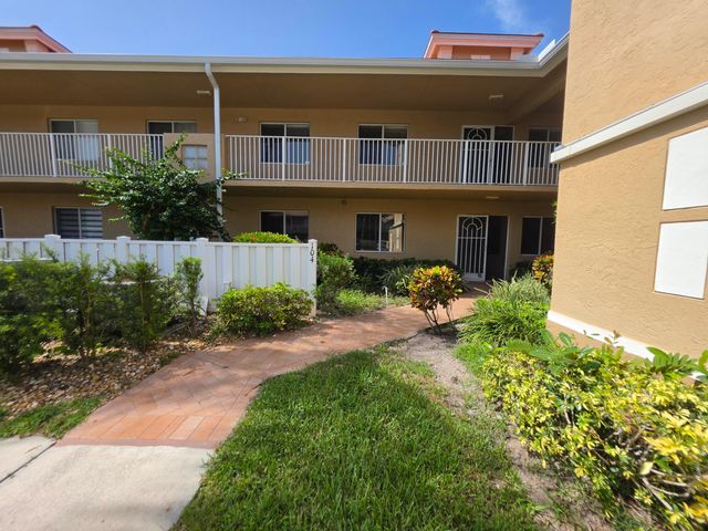 5951 REGAL GLEN Drive 104, Boynton Beach, FL 33437