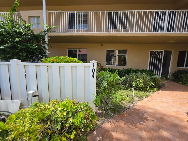 5951 REGAL GLEN Drive 104, Boynton Beach, FL 33437