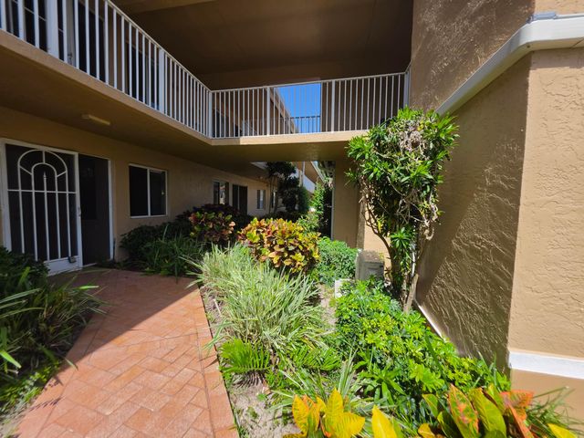 5951 REGAL GLEN Drive 104, Boynton Beach, FL 33437