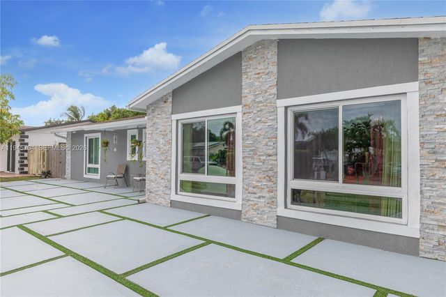 15244 SW 108th Ct, Miami, FL 33157