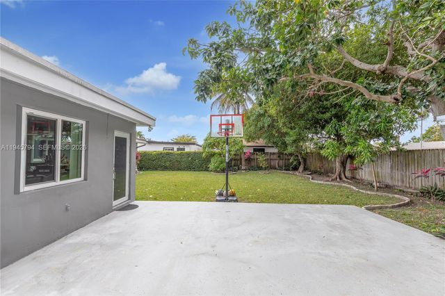 15244 SW 108th Ct, Miami, FL 33157