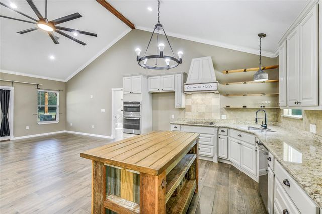 212 County Road 2202, Cleveland, TX 77327