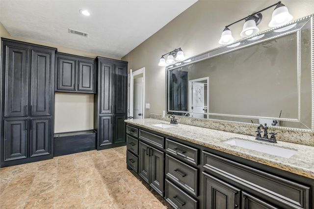 212 County Road 2202, Cleveland, TX 77327