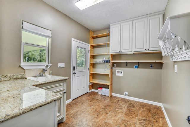 212 County Road 2202, Cleveland, TX 77327