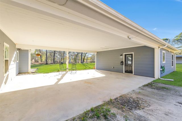212 County Road 2202, Cleveland, TX 77327