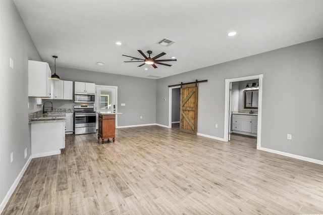 212 County Road 2202, Cleveland, TX 77327