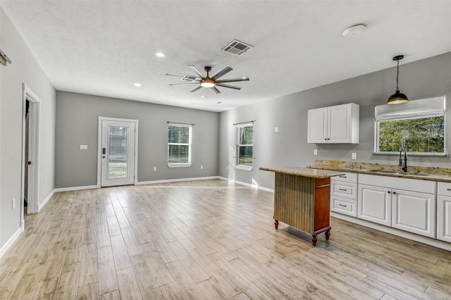 212 County Road 2202, Cleveland, TX 77327