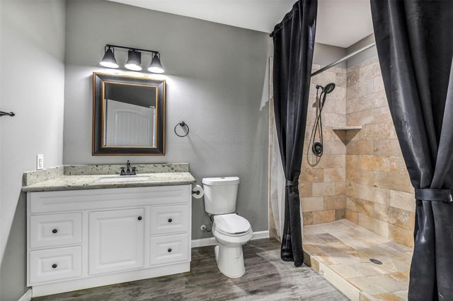 212 County Road 2202, Cleveland, TX 77327