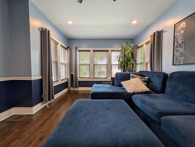 6005 W Waveland Avenue, Chicago, IL 60634