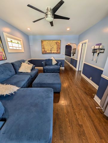 6005 W Waveland Avenue, Chicago, IL 60634