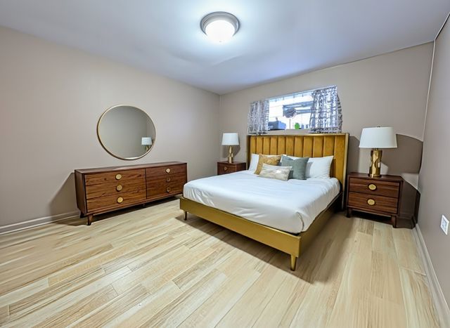 6005 W Waveland Avenue, Chicago, IL 60634