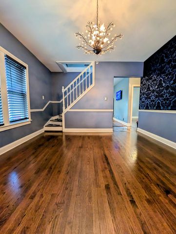 6005 W Waveland Avenue, Chicago, IL 60634