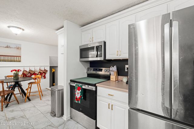 8705 Shepherds Ct, Louisville, KY 40291