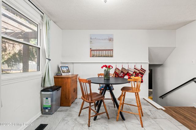 8705 Shepherds Ct, Louisville, KY 40291