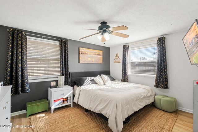 8705 Shepherds Ct, Louisville, KY 40291