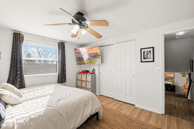 8705 Shepherds Ct, Louisville, KY 40291