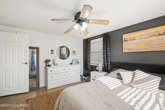 8705 Shepherds Ct, Louisville, KY 40291